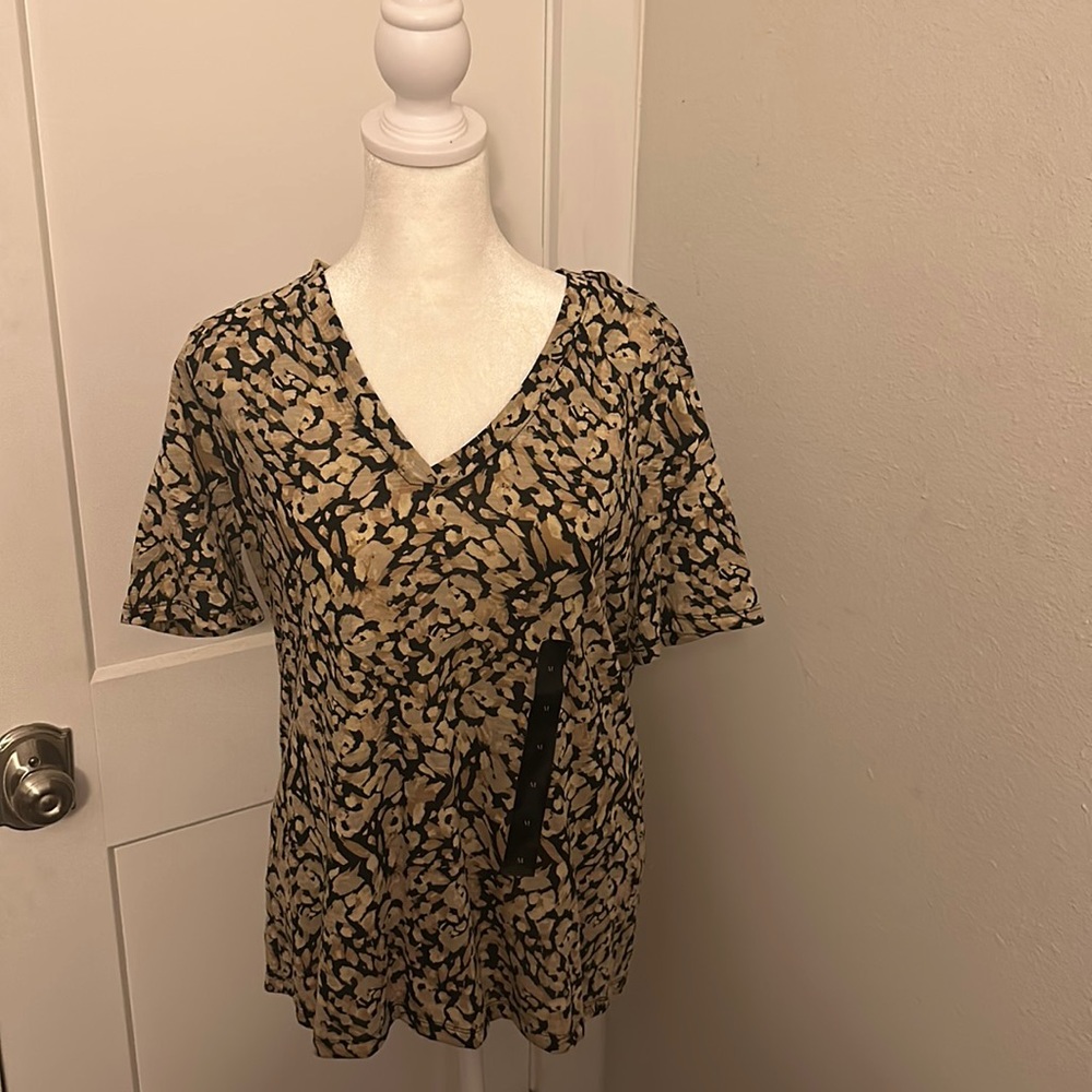 Banana Republic printed Malibu v neck tee